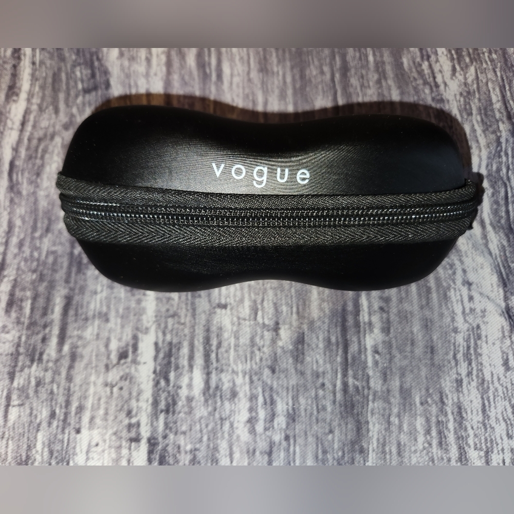 Vogue‎ Clamshell Black Glasses Case
